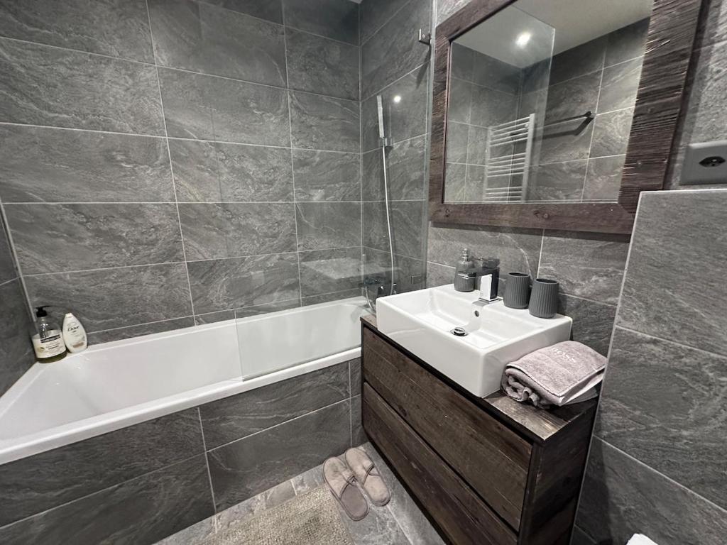 Spacious Luxury Alpine Duplex in Crans Montana - 4