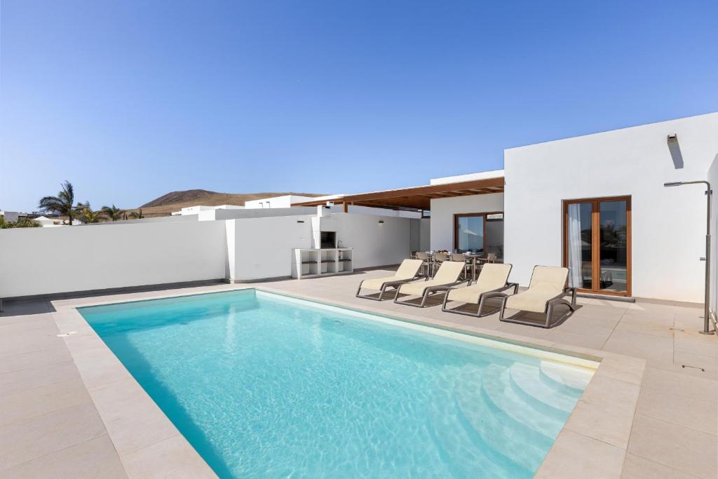 Villa Los Altos Gadea 9B by Escape Home - 1