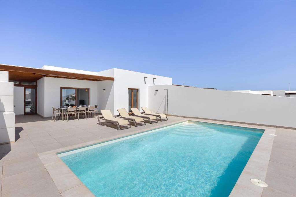 Villa Los Altos Gadea 9B by Escape Home - 3