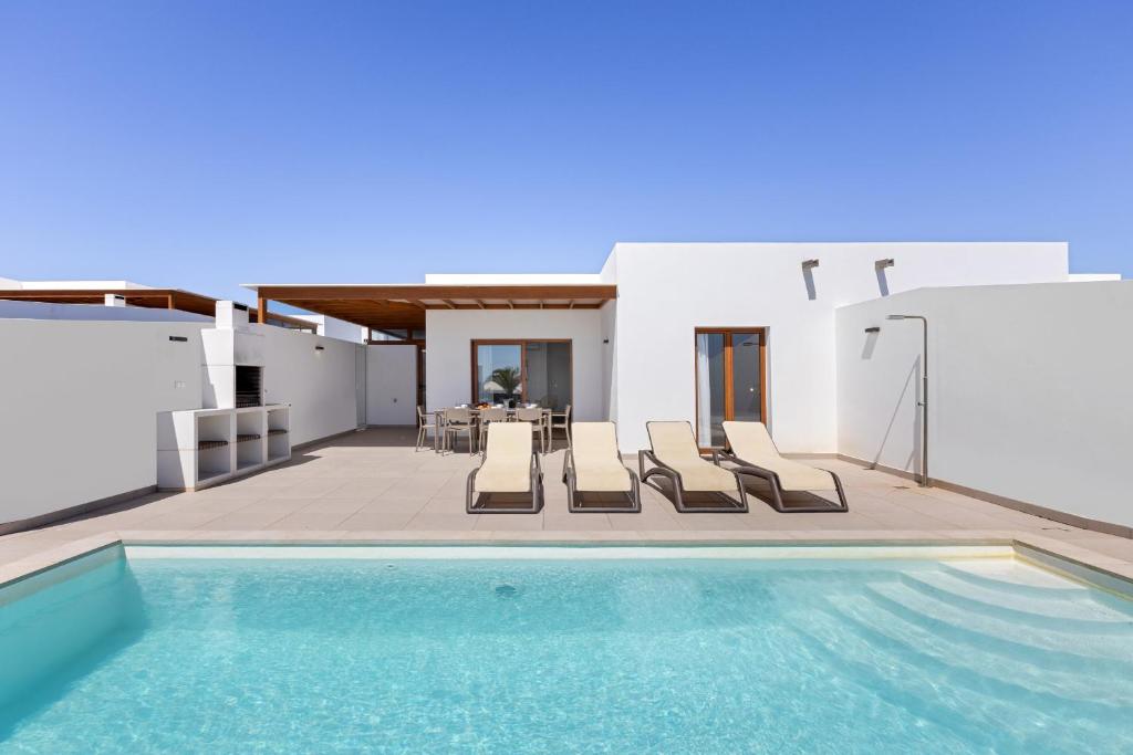 Villa Los Altos Gadea 9B by Escape Home - 2