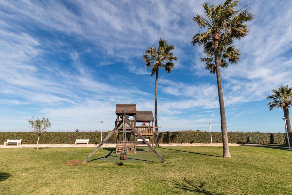 Apartamento bajo con jardin a 1ª linea de playa - 2