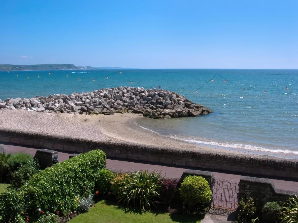 Weymouth Bay Apartment C, Weymouth - pet-friendly stay