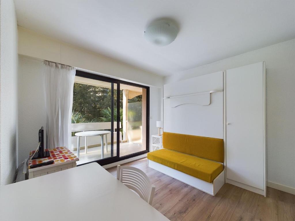 A 200 m de la plage studio 4 couchages, cabine séparée avec grande terrasse vu dégagée sur les pins - 4