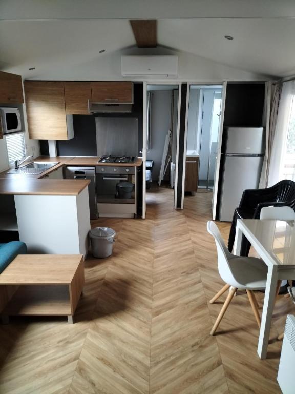 Mobil-Home tout confort Camping Le Montourey - 3