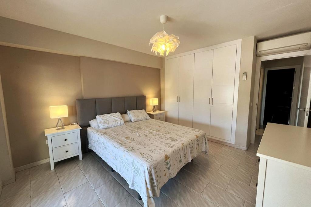 Modern central Apartment steps from Puerto Marina - 2