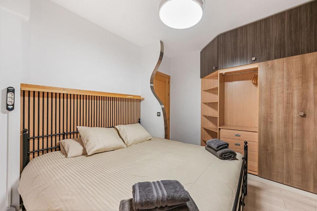 Málaga 2BR Apartment Near City Center with Patio - 2