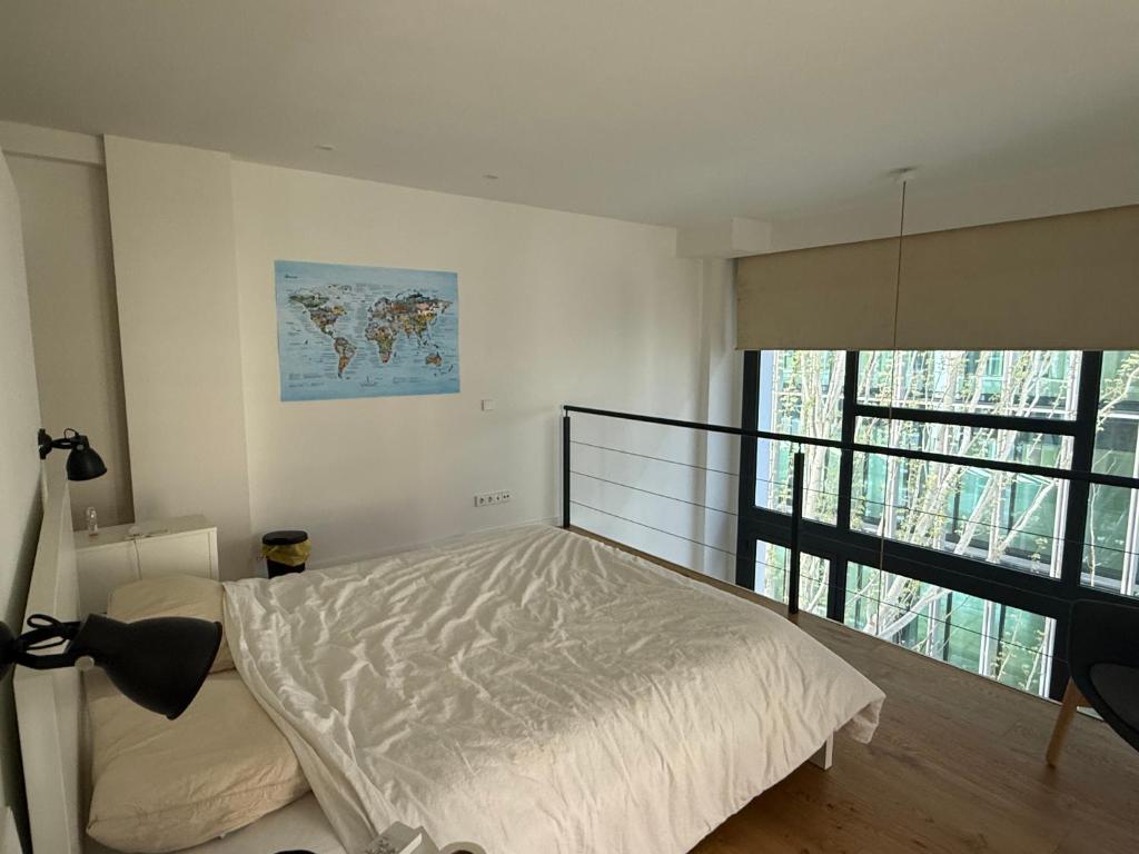 Spacious Loft with Terrace - 15min train airport - 4