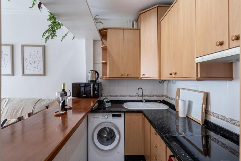 AA Guest - Victoria Center Eco Apartment - 3