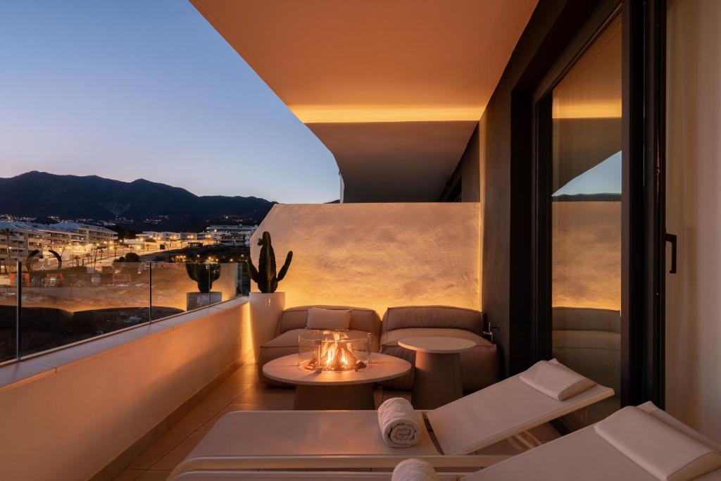 Stylish Luxury Suite with Terrace in Higueron - 1