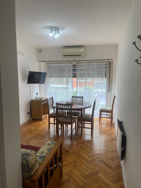 Departamento para 4 muy luminoso con balcon - 1