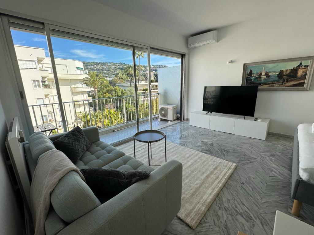 Cannes Montfleury Large Studio 37m2, 5min to Centre, with 9m2 Balcony, Walk to beach - 1