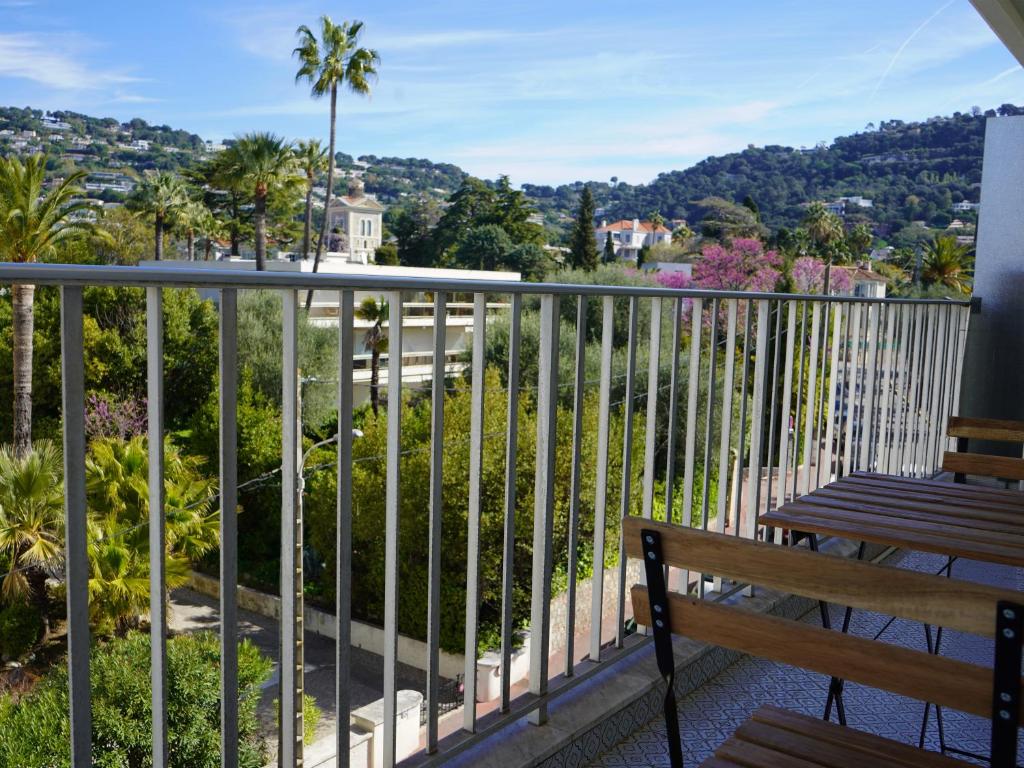 Cannes Montfleury Large Studio 37m2, 5min to Centre, with 9m2 Balcony, Walk to beach - 2