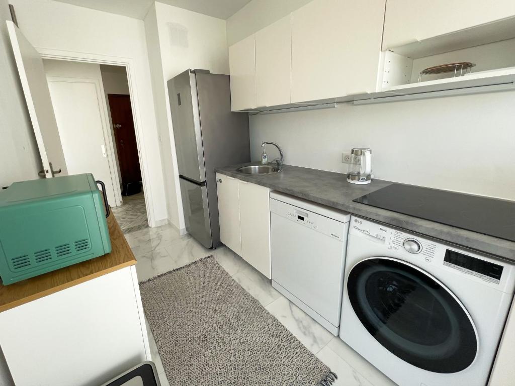 Cannes Montfleury Large Studio 37m2, 5min to Centre, with 9m2 Balcony, Walk to beach - 4