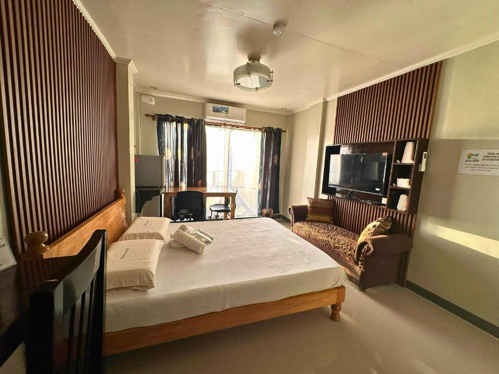 Shared lounge/TV area