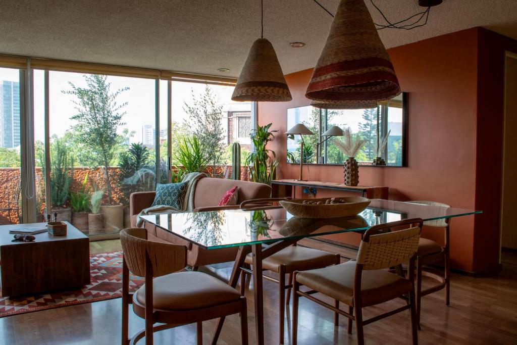 Charming 2BR in bright top floor in La Condesa. - 4