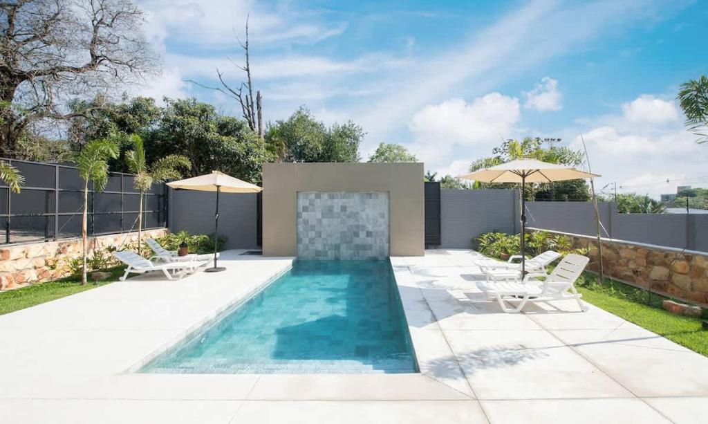 Modern and Cozy 2 BR Apt with Pool Free Parking - 2