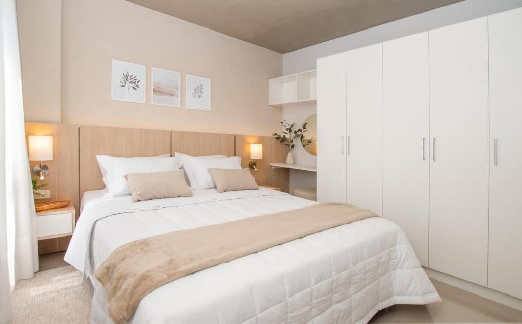Modern and Cozy 2 BR Apt with Pool Free Parking - 5