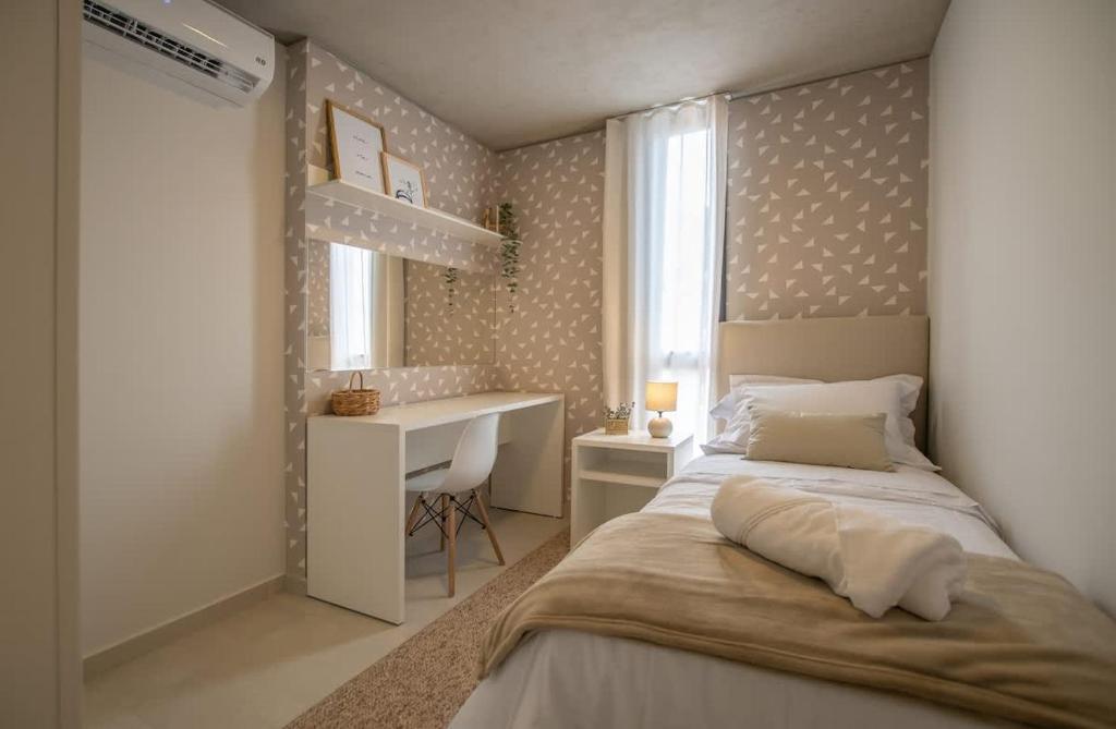 Luxury 2BR Apartment City Elegance with Pool & Gym - 2