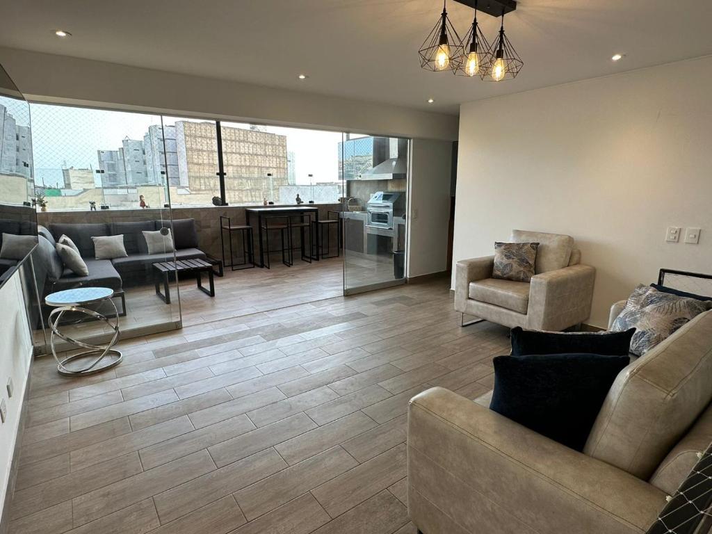 Departamento duplex en Surco con terraza - 2