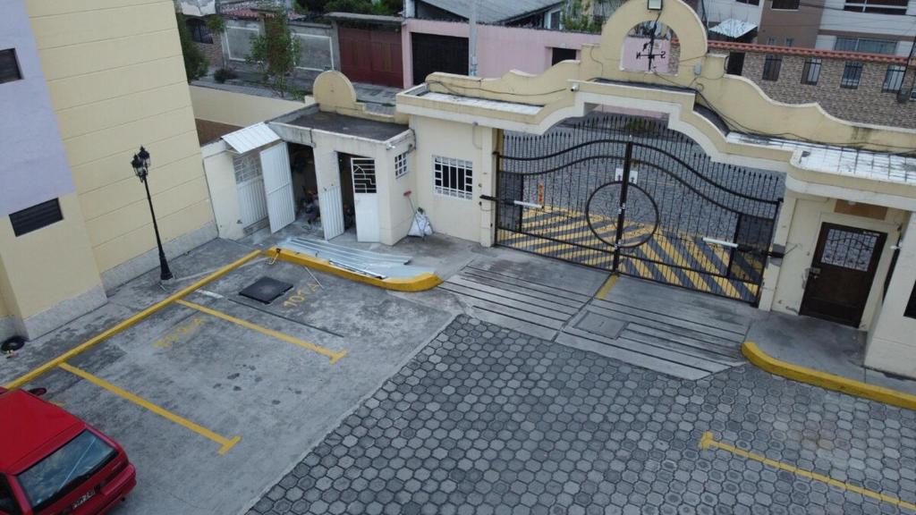 Cozy pet-friendly apartment with private BBQ area - 2