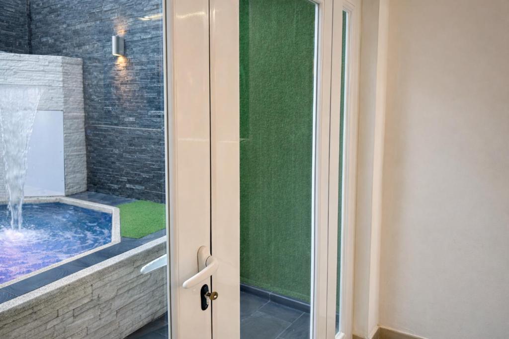 Casa con jacuzzi en La Aurora, Guayaquil, 3 habitaciones, ideal para familias, con sala, comedor y cocina equipada - 5