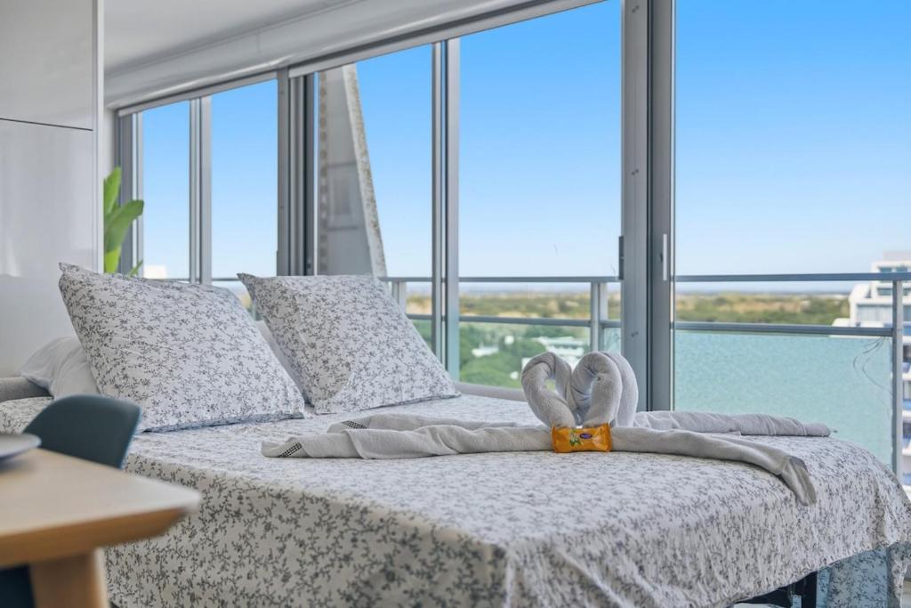Panoramic Sea View Top-Floor Waterfront Apartment - 5