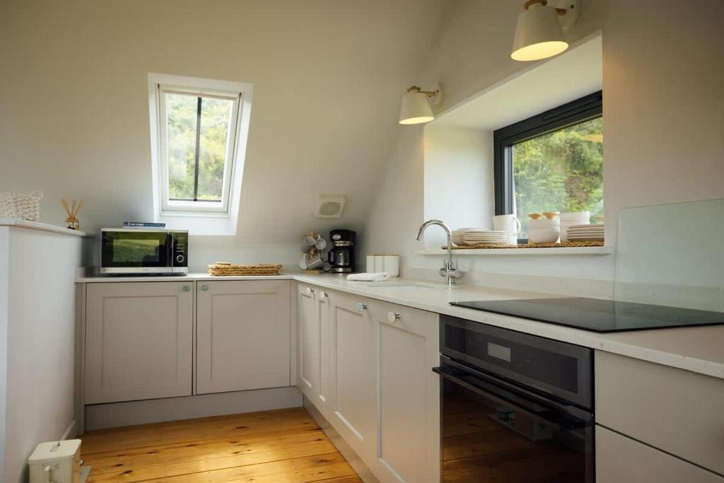 Cliff-top Cottage, Trefin photo 6
