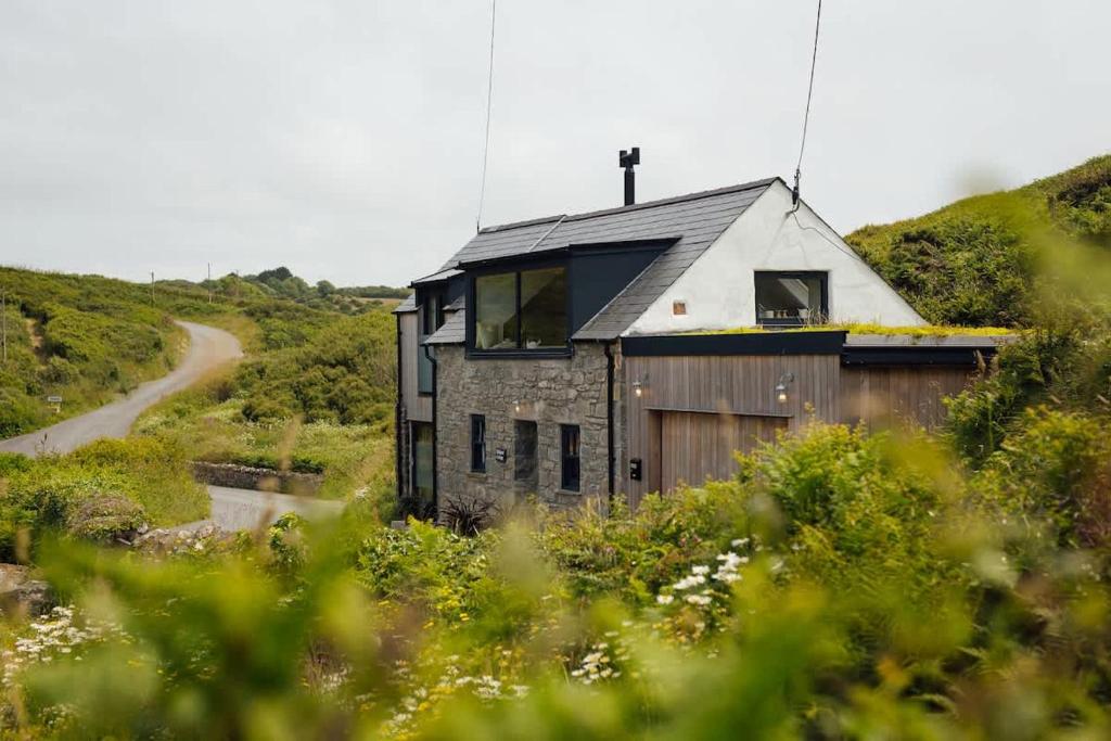 Cliff-top Cottage, Trefin photo 8