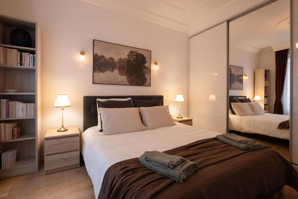 Luxury Renovated 1BR Neuilly Porte Maillot - 1