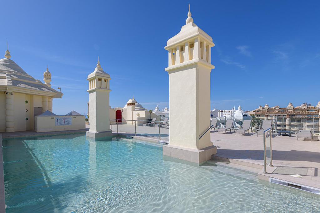 WintowinRentals Premium Apartment with Terrace and Stunning Views in Puerto Marina - 2