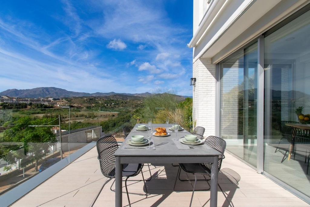 2BR Penthouse with spectacular views! - 4
