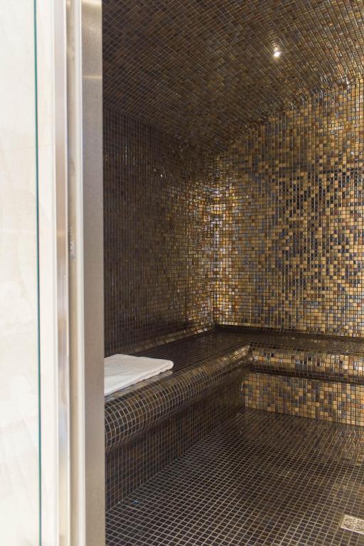 Steamroom