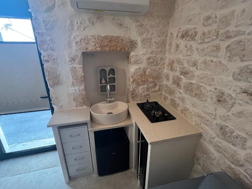 Essential Ostuni Private Suite in the historic center - 4