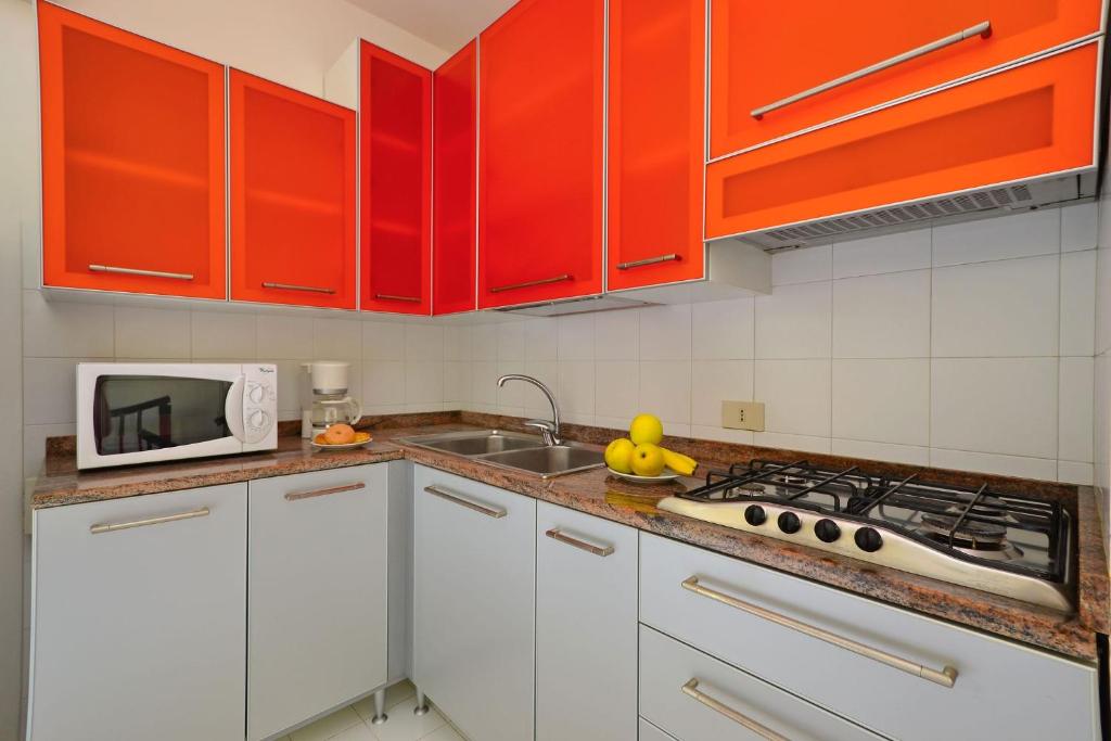 Bright apartment with balcony - 3
