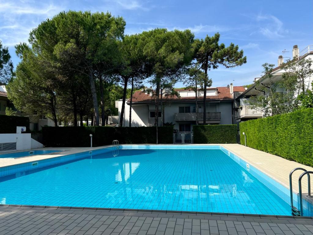 Cozy flat with balcony and pool - 2