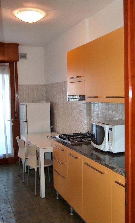 Equipped flat with garden and pool - 3
