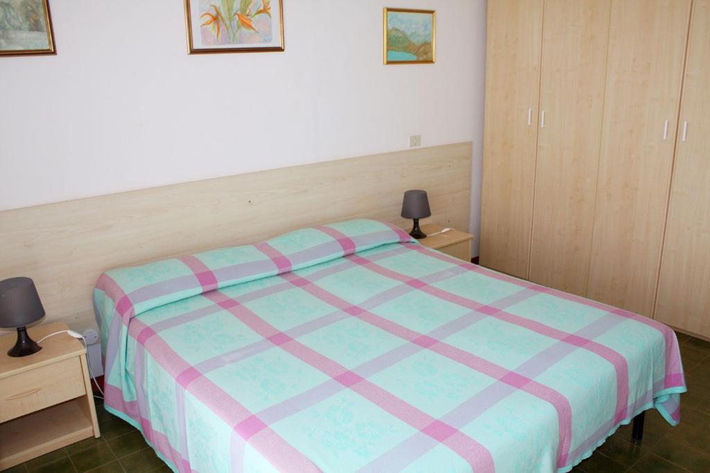 Equipped flat with garden and pool - 5