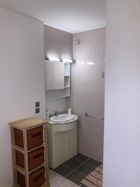Elegant and cozy 2 bedrooms appartement with private parking - 4