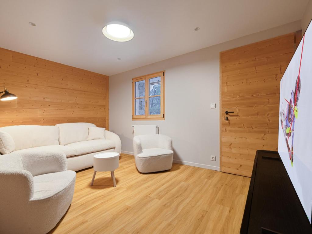 Chalet rénové avec accès direct aux pistes, grand jardin et parking - 4