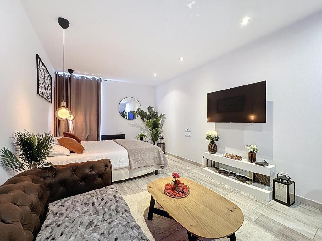 La Suite d'Ysis - Jacuzzi - Saint-Etienne - 3