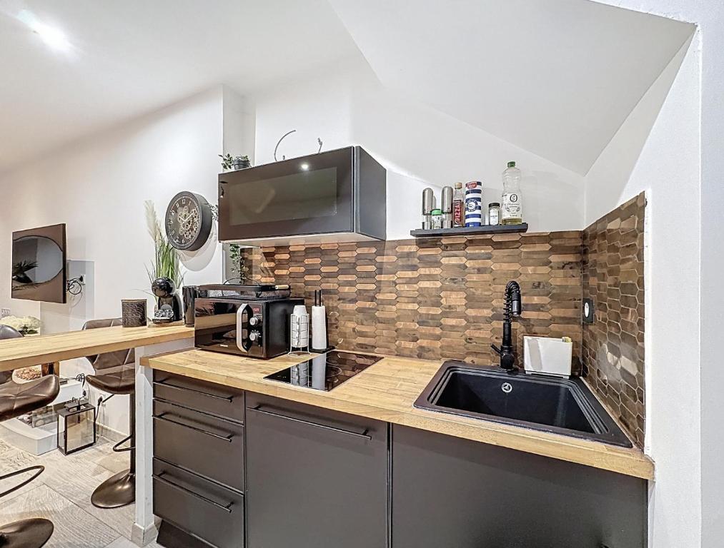 La Suite d'Ysis - Jacuzzi - Saint-Etienne - 4