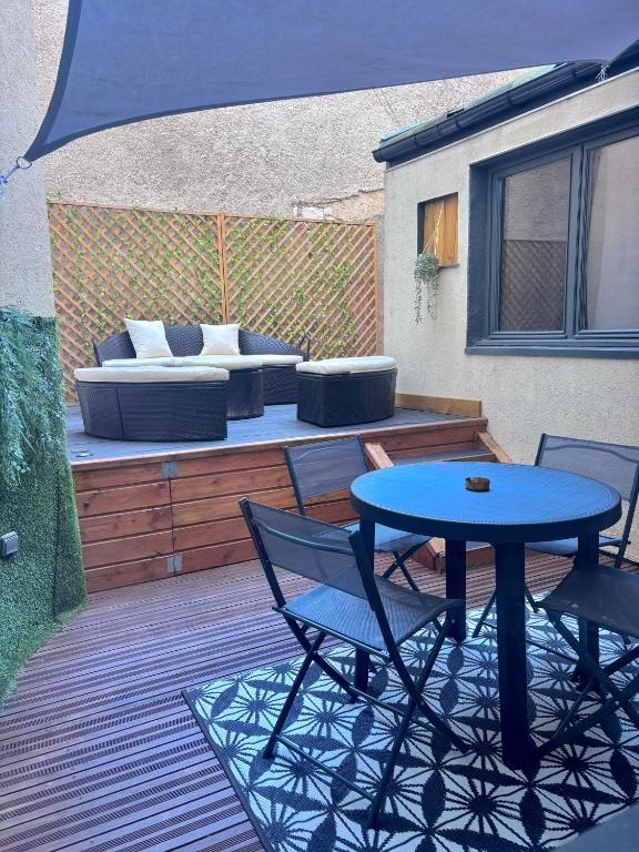 Appartement Face au Cœur Troyen avec cour privative terrasse - 2