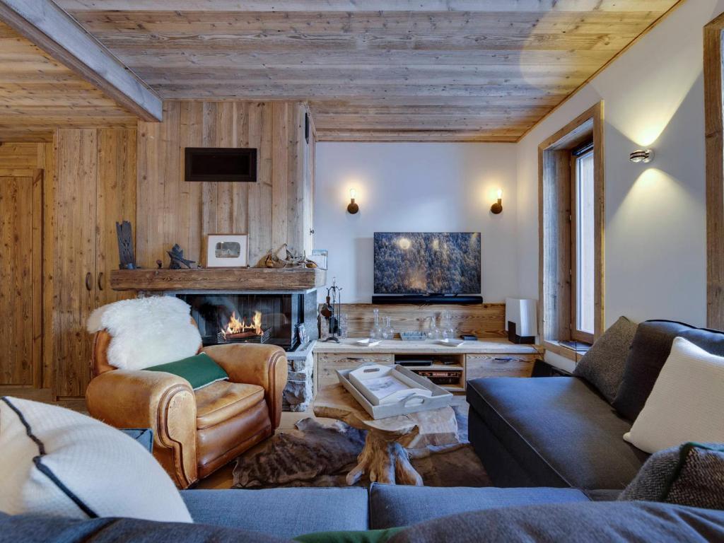 Superbe duplex 68m² avec cheminée, 2 chambres, parking intérieur, et services inclus à Val d'Isère - FR-1-567-46 - 1