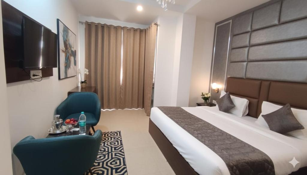 Shared lounge/TV area