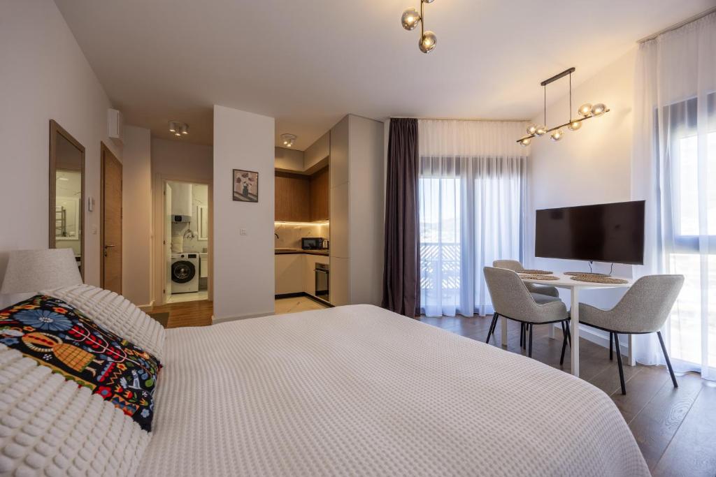 Azure Sky Apartment - 5