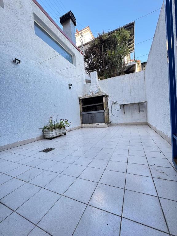 Departamento 3 ambientes Patio Balcón en Zona Guemes - 5