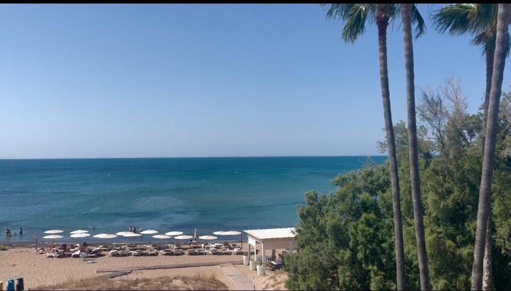 Luxury beachfront - 4 double rooms 3 bathrooms - 2