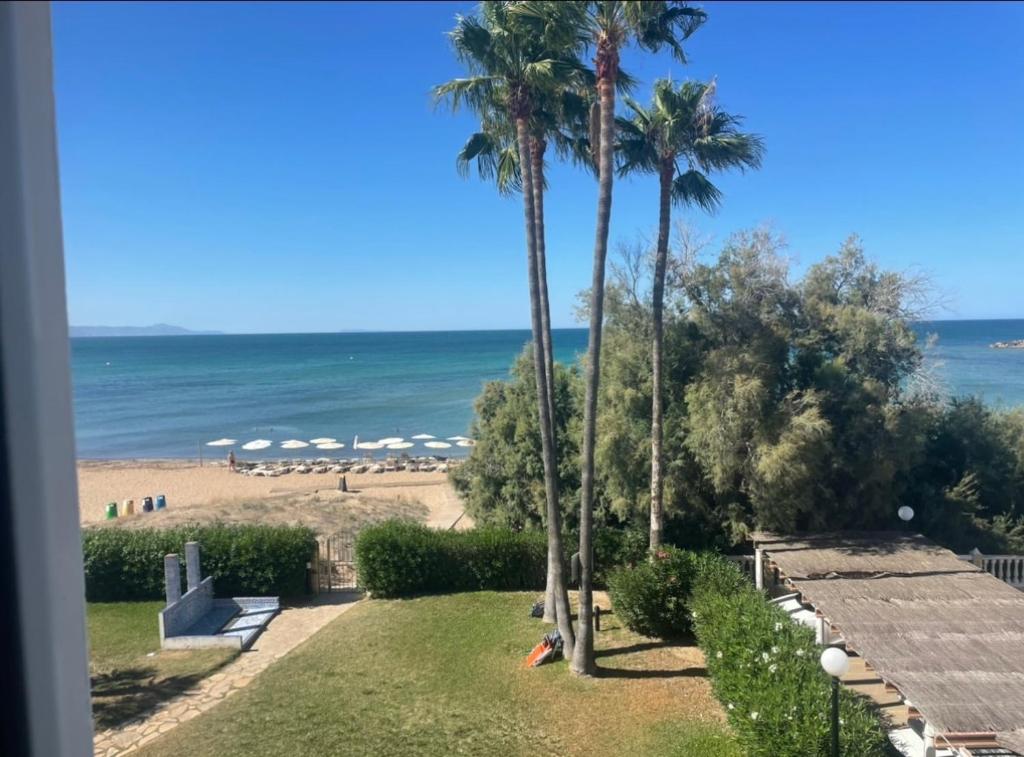 Luxury beachfront - 4 double rooms 3 bathrooms - 5