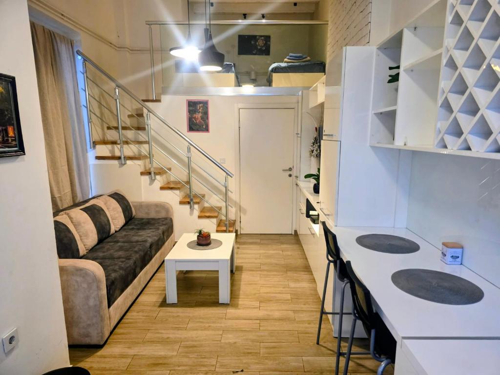 Modern 2BR Central Apartment Sleeps 6 Balcony - 5