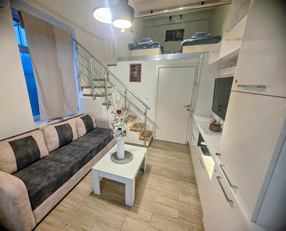 Modern 2BR Central Apartment Sleeps 6 Balcony - 2